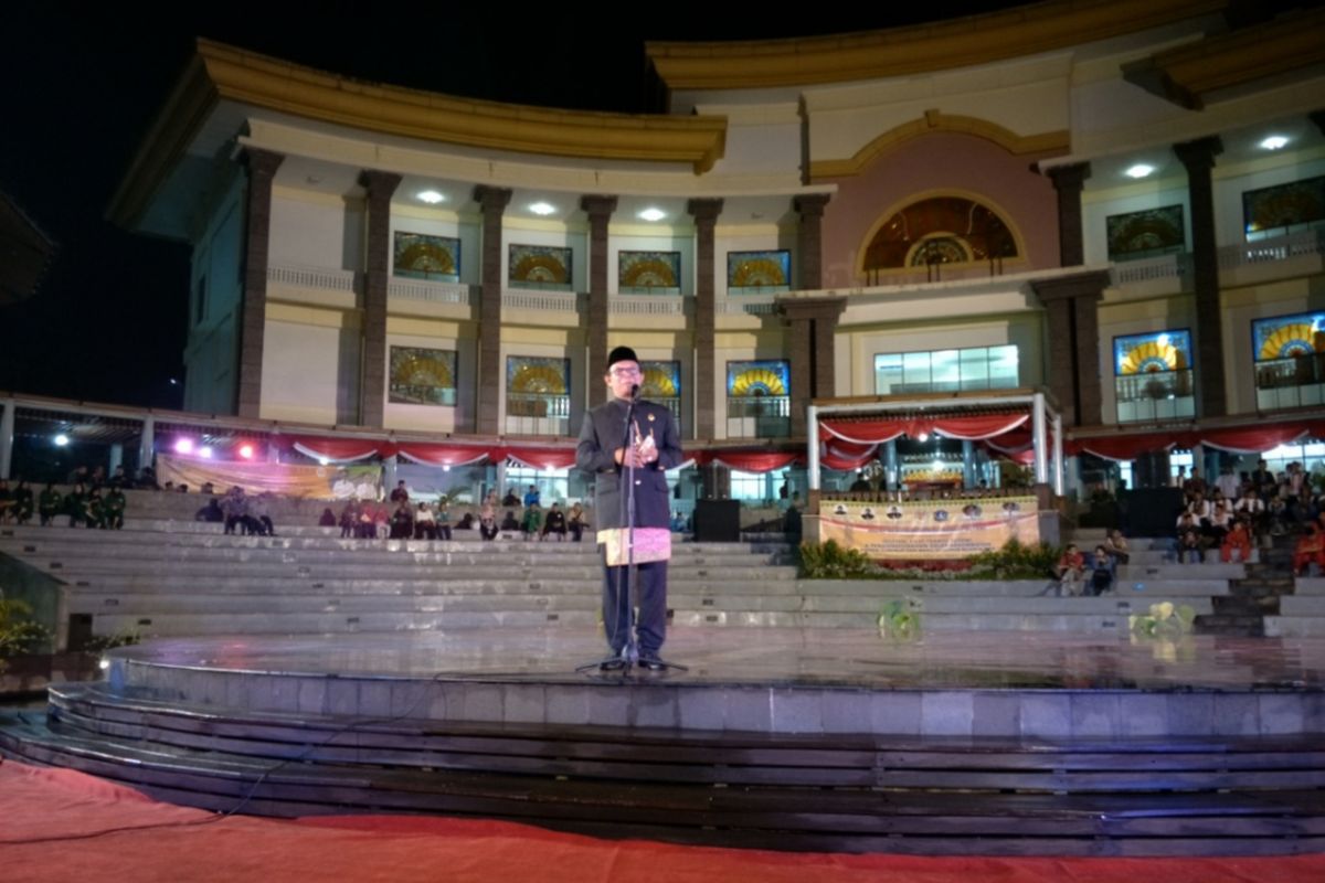 Ketua Badan Musyawarah (Bamus) Betawi Zainudin alias Oding saat memberikan sambutan di acara pengukuhan Anies Baswedan dan Sandiaga Uno sebagai Abang Betawi, Sabtu (16/12/2017).