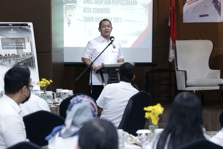 Wali Kota Semarang Hendrar Prihadi atau Hendi saat membuka kegiatan Forum Komunikasi Penyusunan Rencana Strategis (Renstra) 2022-2026 dan Rencana Kerja (Renja) 2022 yang digelar Dinas Arsip dan Perpustakaan, Rabu (10/3/2021).