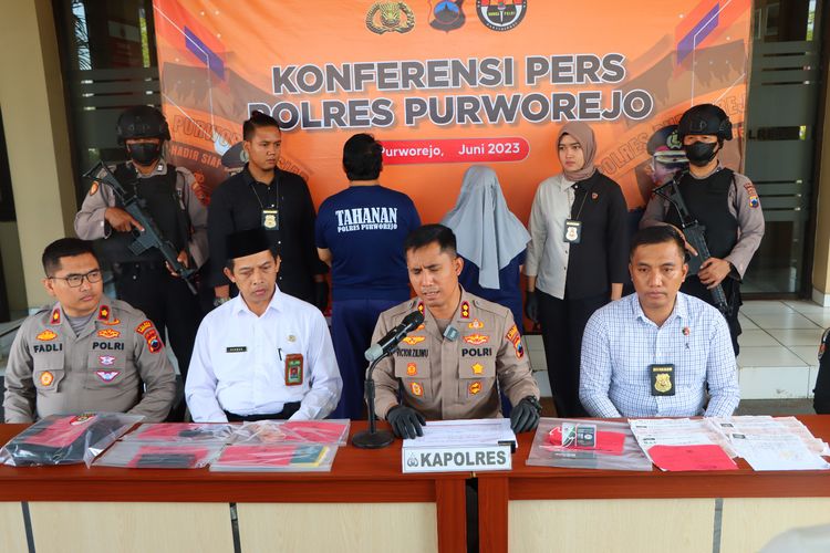 Korban penipuan umrah di Kabupaten Purworejo Jawa Tengah mencapai 31 orang. Kerugian dari penipuan tersebut mencapai lebih dari Rp 1 Miliar. 