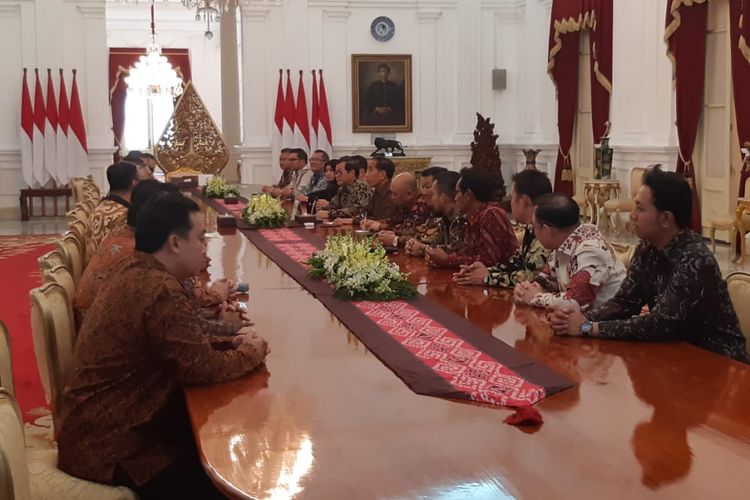 Presiden Joko Widodo saat menerima pengusaha beras di Pulau Jawa, Kalimantan dan Sumatera di Istana Merdeka, Jakarta, Kamis (24/1/2019).