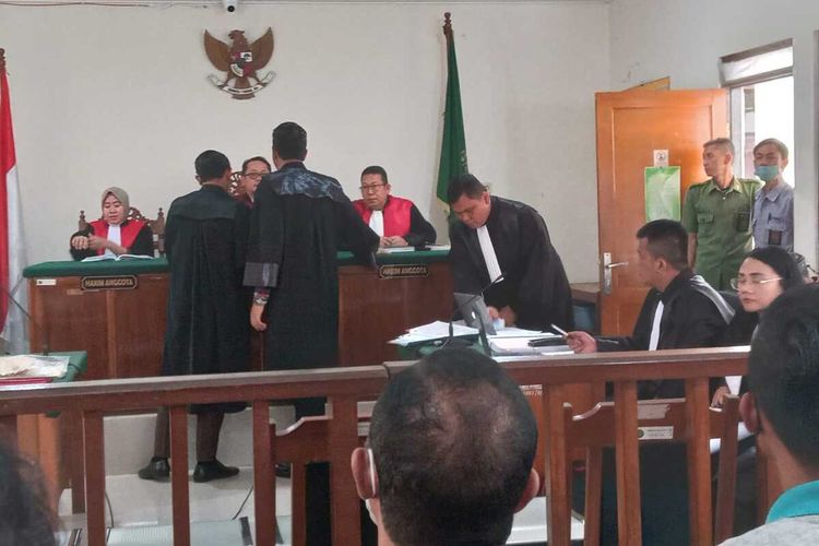 Sidang lanjutan kasus tabrak lari mahasiswi Cianjur dengan terdakwa Sugeng Guruh (41) kembali digelar di PN Cianjur, Selasa (11/4/2023)