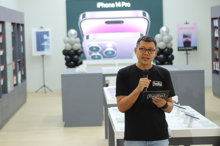 CEO of Blibli Omnichannel Mobility Group, Wisnu Iskandar dalam peresmian hello store, Apple Authorised Reseller di Kuningan City.
