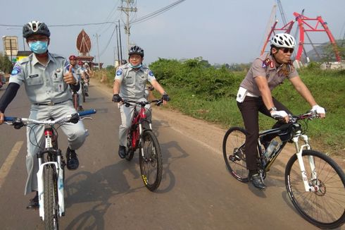 Kakorlantas Bersepeda Tinjau Tol Kendal- Semarang