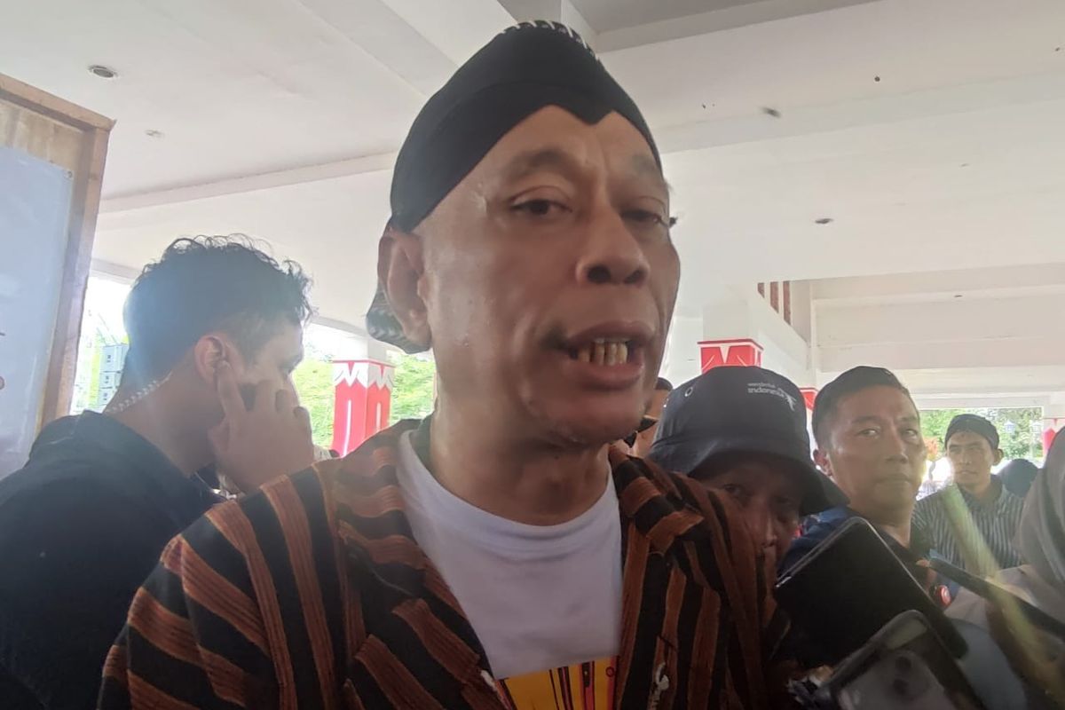 Wakil Menteri Sosial Agus Jabo Priyono saat memberikan keterangan di Lapangan drh. Soepardi, Magelang, Minggu (6/4/2025).