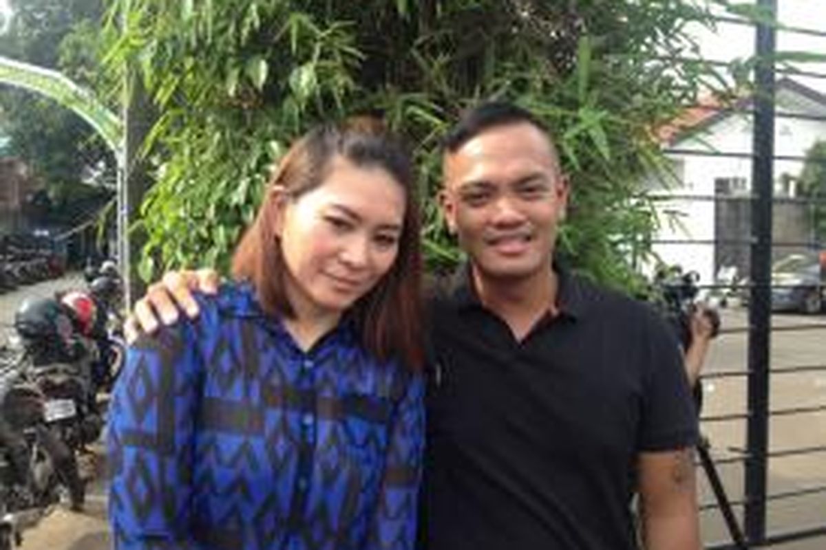 Dua teman Andrew Chan mendatangi Rumah Duka Abadi, Rabu (29/4/2015).