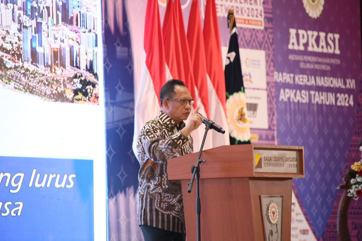Mendagri Tito Karnavian hadir di Rakernas XVI Apkasi di JCC, Senayan, Jakarta, Rabu (10/7/2024).