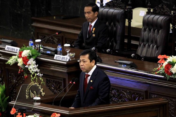 Ketua DPR Republik Indonesia Setya Novanto memberikan pidato pada pembukaan Konferensi Asia Afrika di Gedung Parlemen, Jakarta, Kamis (23/4/2015). Konferensi Asia Afrika ke-60 akan berlangsung hingga 24 April mendatang. KOMPAS IMAGES/KRISTIANTO PURNOMO