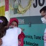 Tangis Haru Pedagang Ayam Penyet, Dagangannya Diborong Anak-anak Muda, lalu Dibagikan Gratis ke Warga