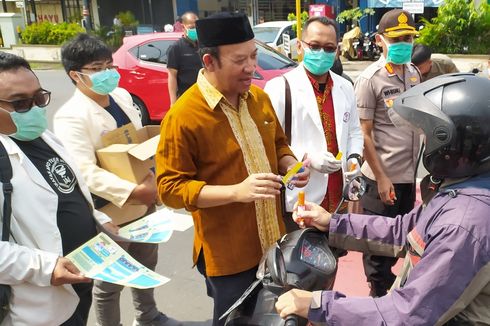 Cara Bupati Banyumas Tangkal Virus Corona, Manfaatkan Ciu untuk Hand Sanitizer hingga Rapat Sambil Berjemur