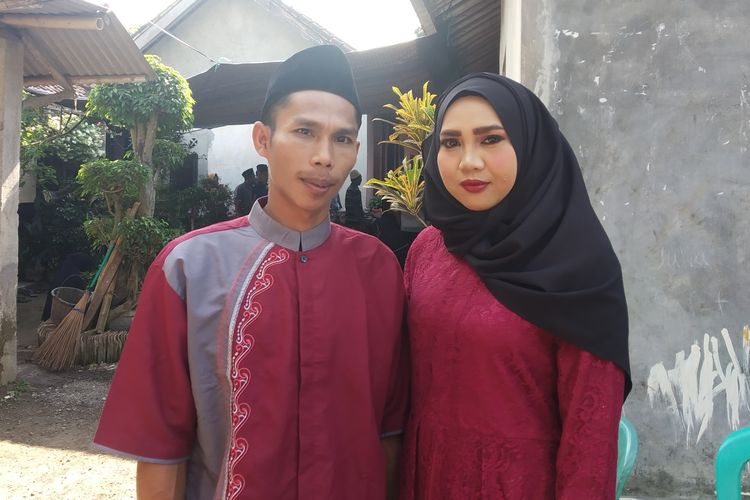 Agus Riadi dan Rosiana di sela acara resepsi pernikahannya, Kamis (27/6/2019)