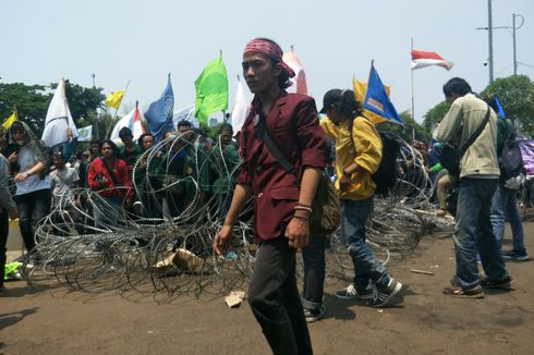 Massa Mahasiswa Minta Bertemu Pimpinan DPR 