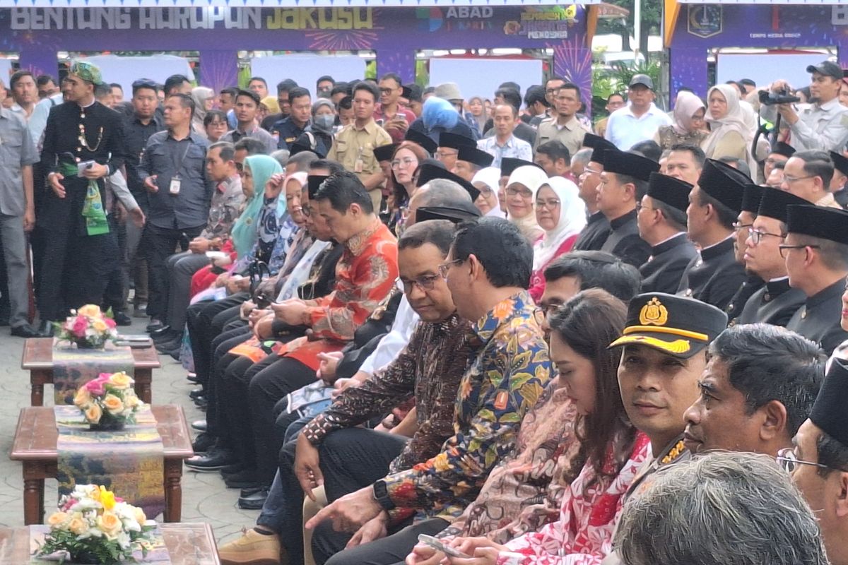 Hangatnya Pertemuan Anies dan Ahok, Bisik-bisik dan Lempar Kode