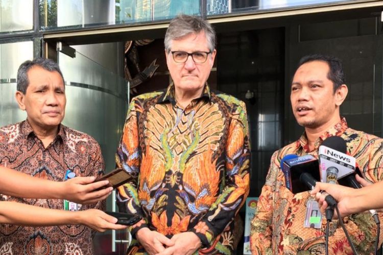 Duta Besar Jerman untuk Indonesia Peter Schoof bersama Deputi Pencegahan KPK Pahala Nainggolan dan Wakil Ketua KPK Nurul Ghufron di Gedung Merah Putih KPK, Jumat (6/3/2020).