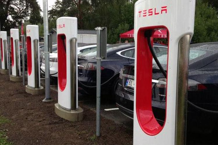Tesla ingin bangun jaringan stasiun pengisian ulang listrik super cepat di Australia.
