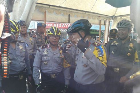 Kapolda Maluku Bersepeda Tinjau Pos Pengamanan Natal di Ambon
