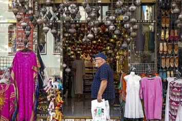 Penuh Warna, Pasar Tradisional di Dubai