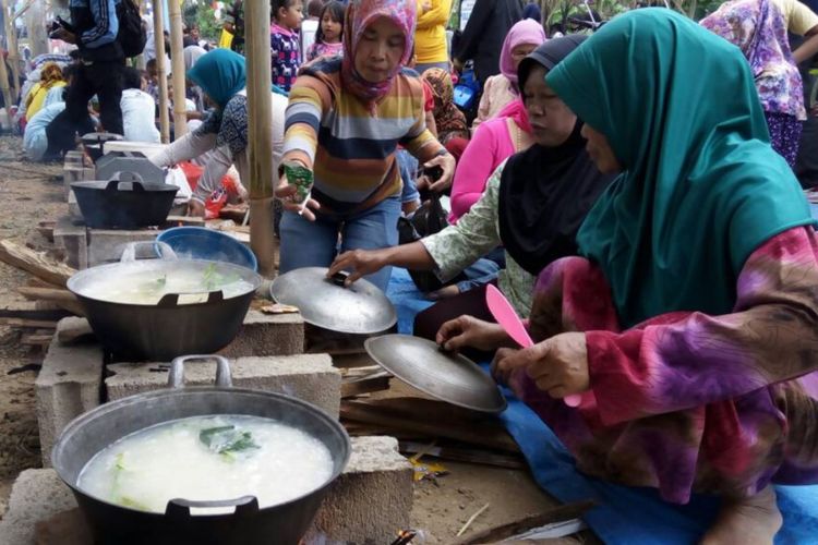 Gembrong liwet dan ngagogo lauk, tradisi munggahan di Sumedang yang telah dilaksanakan turun temurun menyambut bulan Ramadan, tahun ini ditiadakan. AAM AMINULLAH/KOMPAS.com