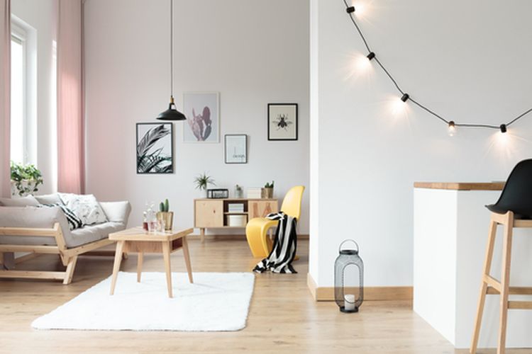 Ilustrasi pencahayaan di ruang tamu, ruang tamu minimalis. 
