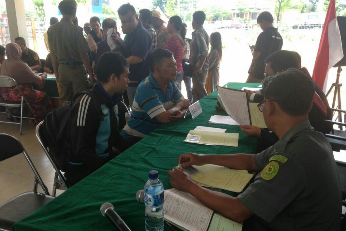 115 pedagang kaki lima (PKL) di kawasan Jakarta Barat mengikuti sidang yustisi tindak pidana ringan (tipiring) di Ruang Publik Terpadu Ramah Anak (RPTRA) Kalijodo, Rabu (25/10/2017). 