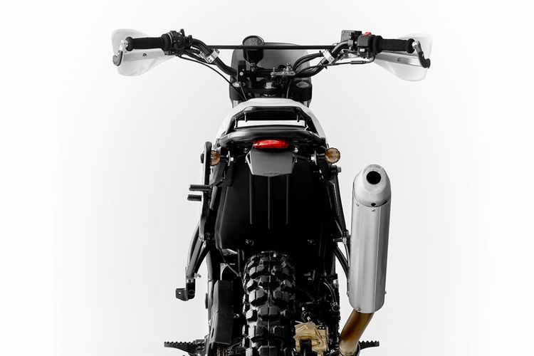 Royal Enfield Himalayan bergaya scrambler klasik