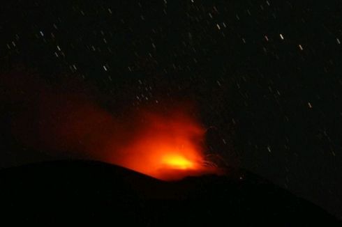 Gunung Ile Lewotolok 17 Kali Meletus dalam 6 Jam, Asap Membubung 250 Meter