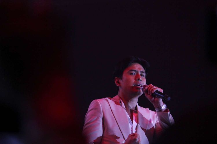 Christian Bautista saat tampil di acara Romantic Valentine concert with Ronan keating di Hotel Pullman Central Park, Jakarta Barat Sabtu(29/2/2020).
