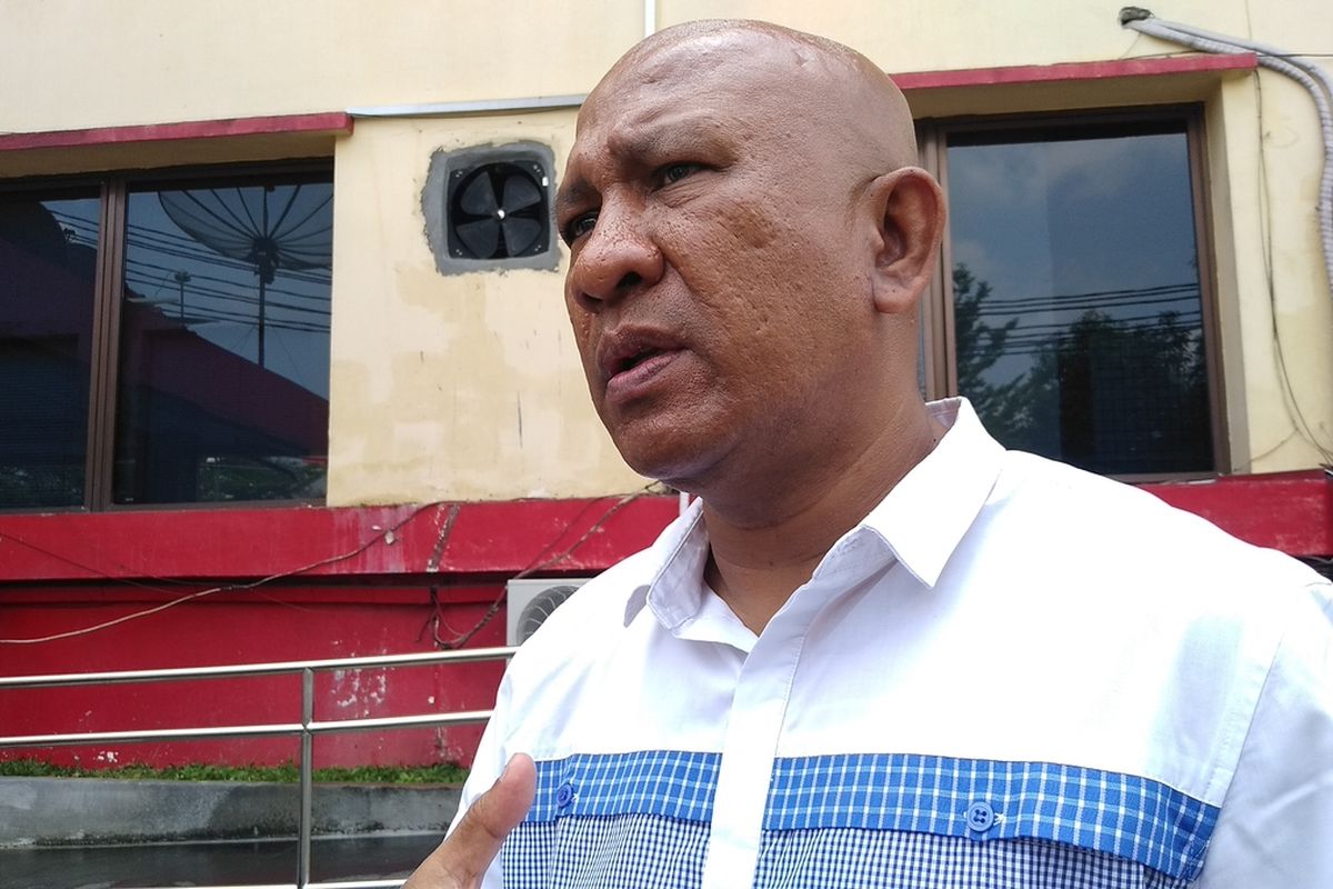 Kuasa hukum 8 tersangka kasus kerangkeng manusia di rumah Bupati nonaktif Langkat, Terbit Rencana Perangin-angin menjelaskan, ada 7 tersangka yang sudah datang memenuhi panggilan pemeriksaan di Polda Sumut. Satu orang lagi berinisial DP yang diduga merupakan anak Terbit masih belum datang.