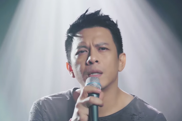 Ariel NOAH duet dengan Mirriam Eka membawakan lagu Bukannya Aku Takut