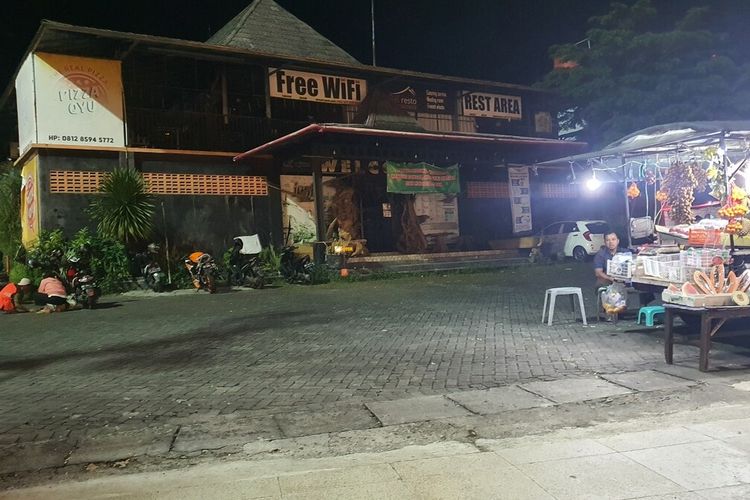 WNA Hongaria sempat mondar mandir di sekitar bangunan bekas resto di kawasan bundaran Siyono, Logandeng, Playen, Gunungkidul.