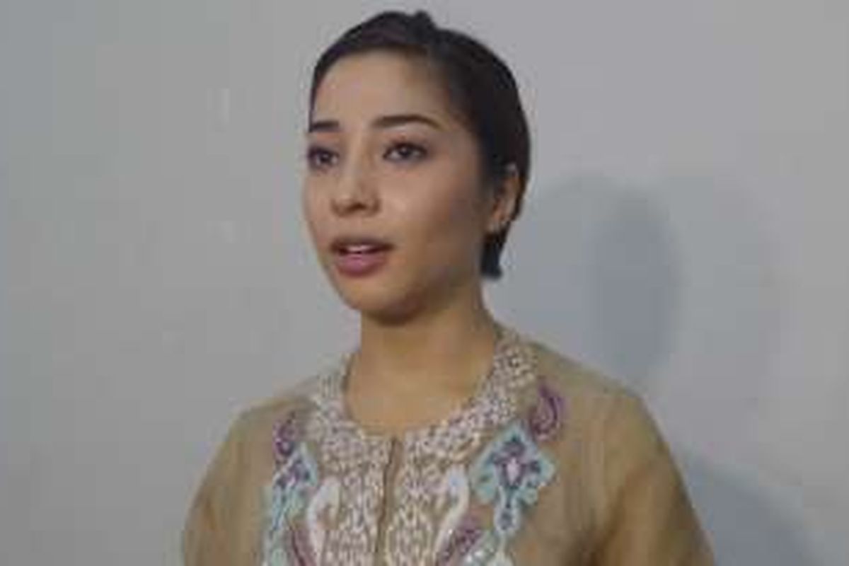 Nikita Willy di sela perayaan ulang tahunnya di Panti Asuhan Yatim As-Safiiyah Jatiwaringin, Bekasi, Jawa Barat, Rabu (29/6/2016) malam.