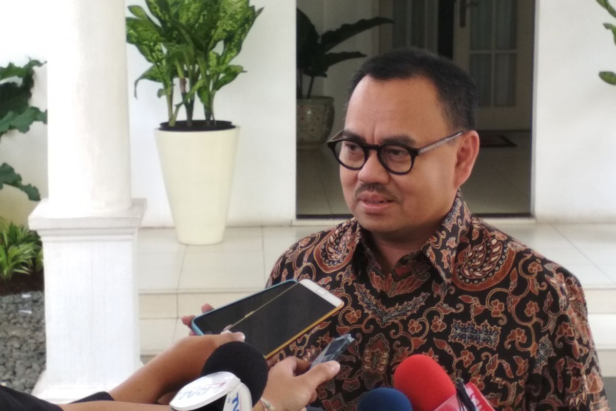 Mantan Menteri Energi dan Sumber Daya Mineral RI, Sudirman Said Usai Menemui Wakil Presiden Jusuf Kalla di Istana Wapres, Jakarta, Jumat (5/5/2017). 