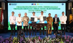 Dukung Transportasi Rendah Emisi, PLN Gandeng KAI Wujudkan Elektrifikasi Jalur Kereta Api