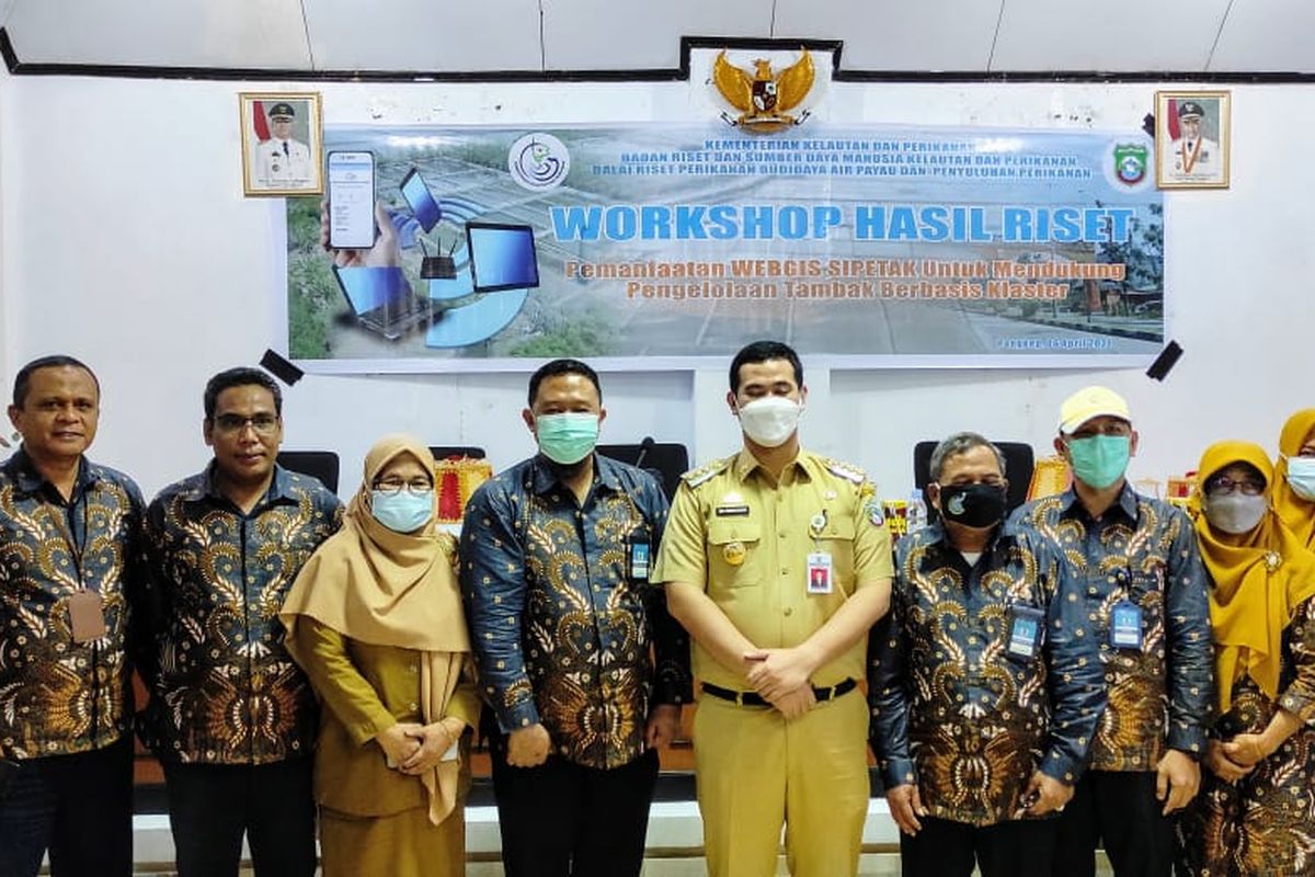 BRSDM melalui BRPBAPPP menyelenggarakan Focus Group Discussion (FGD) dan diseminasi hasil riset 'Pemanfaatan WebGIS Sipetak berbasis Android di Kantor Bupati Pangkep, Selasa (6/4/2021).
