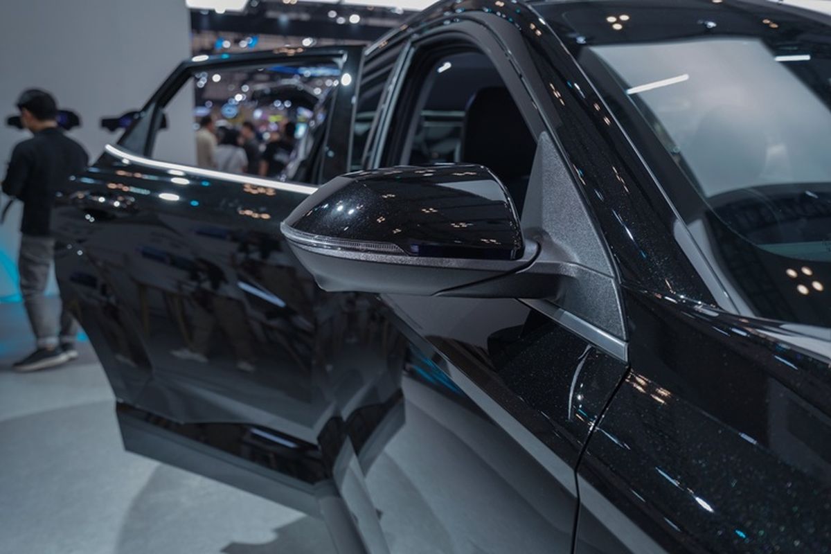 Detail interior dan eksterior All-New KONA Electric mencerminkan pendekatan Hyundai dalam menghadirkan kendaraan listrik produksi lokal dengan fitur lengkap dan desain fungsional.