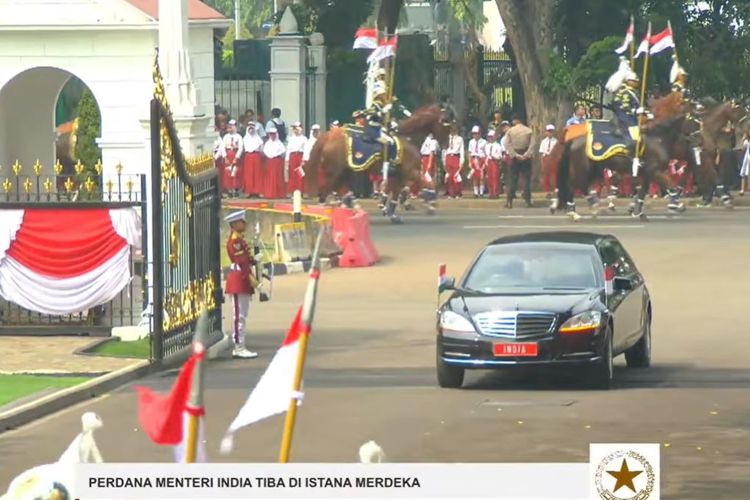 PM India Tiba di Istana, Dikawal 120 Pasukan Berkuda-Ribuan Anak Sekolah