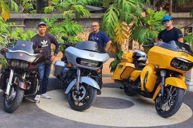 Yovie Megnanda Santosa, Panglima Komunitas Bikers Harly Davidson, Road Glide Owner Group (RGOG) j (tengah) dengan motor gede Harley Davidsonya. mengklarifikasi jika melanggar larangan ke kawawan wisata saat penyekatan antisipasi penyebaran covid-19 di NTB. Dia berdalih hanya melakukan tes rute di kawasan Sekotong hingga Kuta Lombok.