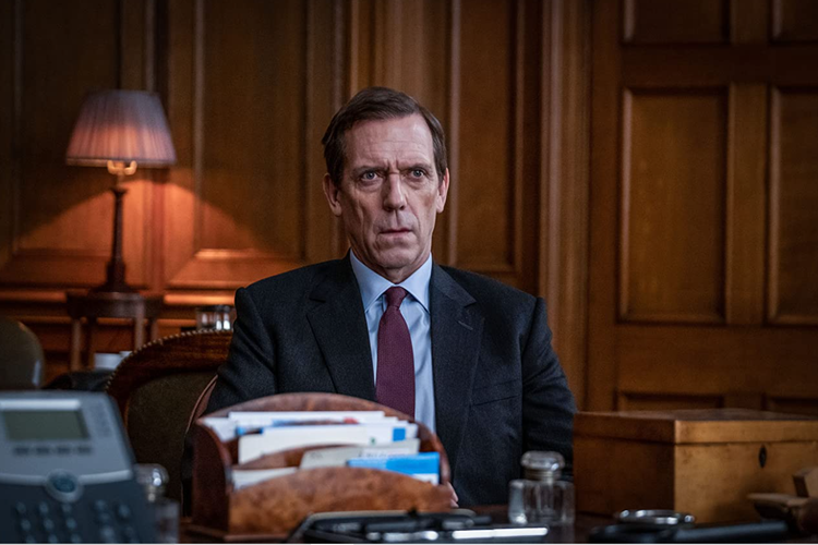 Hugh Laurie dalam serial drama thriller Roadkill (2020).