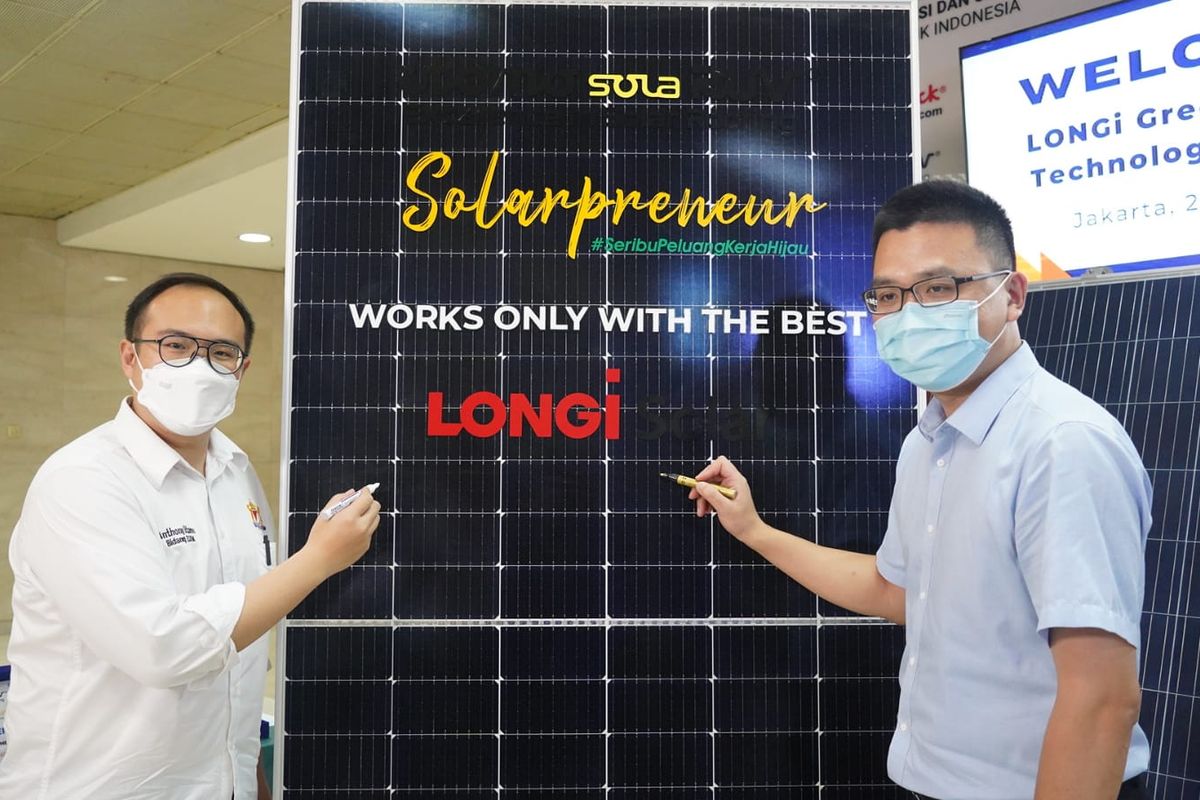Perusahaan penyedia jasa solusi sistem pembangkit listrik tenaga surya (PLTS) atap nasional, Utomo SolarUV, resmi menjadi mitra distributor panel surya LONGi.