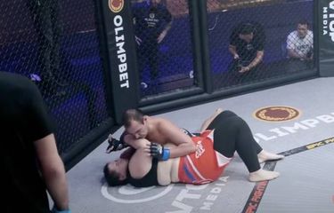 Bintang Porno Tanding Lawan Model Wanita di MMA, Dipisahkan ...