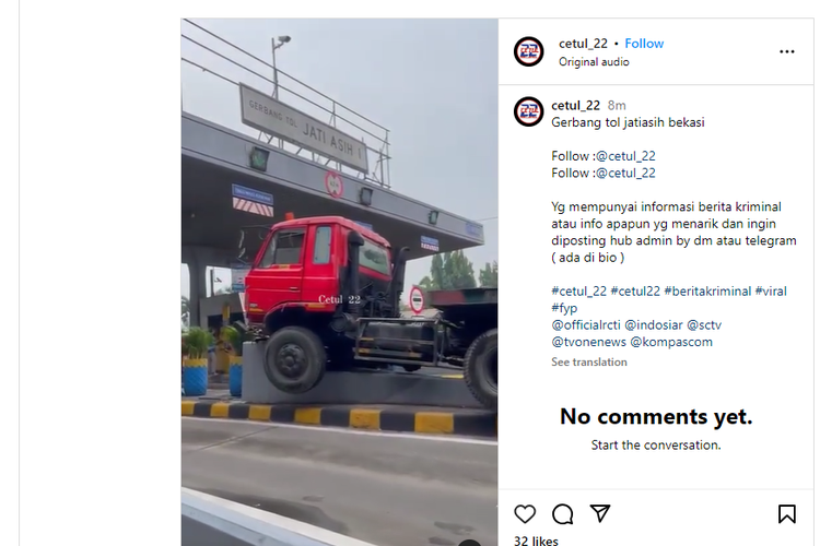 Video truk keluar jalur dan tabrak tembok pembatas di gerbang Tol Jatiasih Bekasi