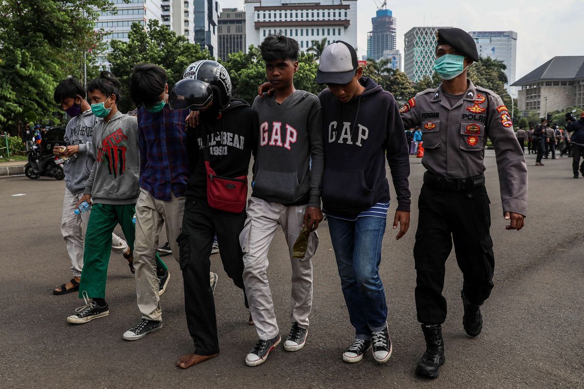 3 Pemuda Yang Keroyok Dan Curi Barang Polisi Bertatus Pelajar Dan ...