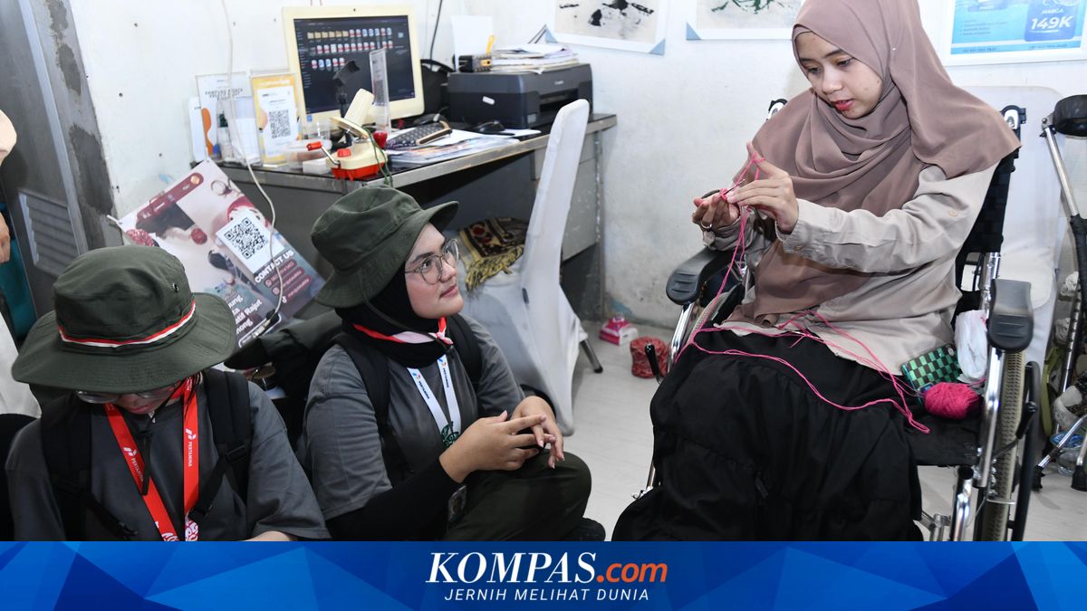 Pertamina Berdayakan Difabel Kampung Rajut Binong Jati lewat Program TJSL