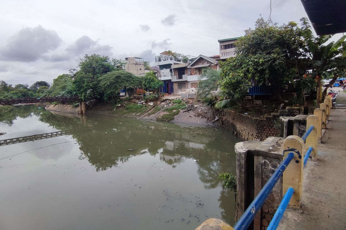 Sempat Siaga 3, Pintu Air Pulogadung Kembali Normal