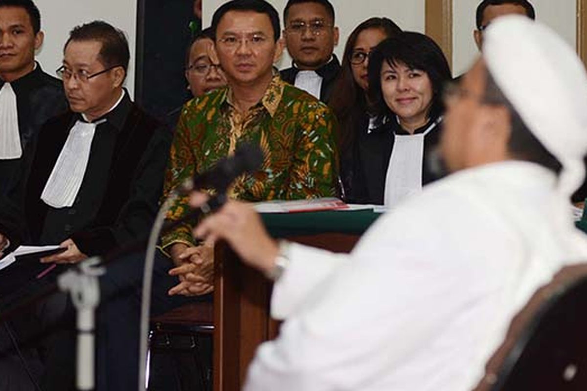 Pimpinan FPI Rizieq Shihab menjadi saksi dalam sidang kasus dugaan penodaan agama dengan terdakwa Gubernur DKI Jakarta Basuki Tjahaja Purnama (Ahok) yang digelar PN Jakarta Utara di Auditorium Kementerian Pertanian, Jakarta, Selasa (28/2/2017). Jaksa Penuntut Umum menghadirkan dua saksi ahli yaitu Rizieq Shihab dan Ahli Hukum Pidana Abdul Chair Ramadhan.