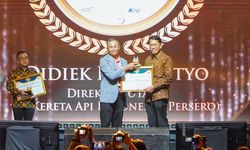 Dirut KAI Raih 2 Penghargaan di Marketeer of The Year 2024, Bukti Keberhasilan Transformasi Layanan