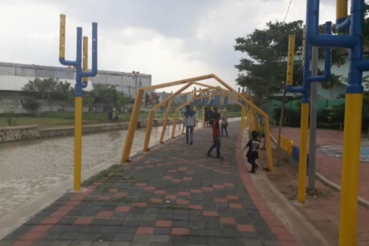 Tampak gapura di Taman Suplesi di Jalan Rawa Tembaga, Bekasi Selatan, Kota Bekasi, Senin (10/12/2018).
