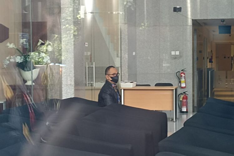 Mantan Pejabat Direktorat Jenderal Pajak (DJP) Rafael Alun Trisambodo mendatangi gedung Merah Putih Komisi Pemberantasan Korupsi (KPK), Rabu (1/3/2023).