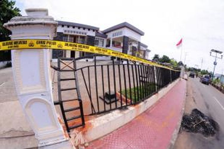 Situasi Kabupaten Pulau Morotai kembali kondusif meski kantor bupati masih dililit garis polisi.