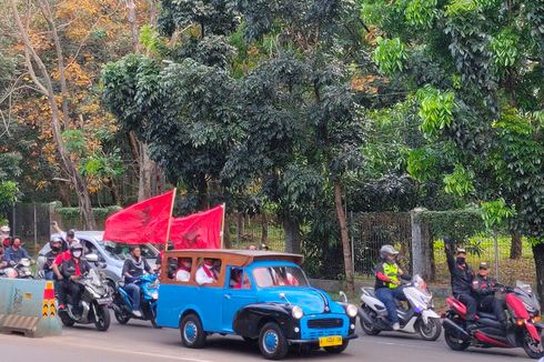 Pasangan Muhamad-Sara Naik Opelet ke Kantor KPU Saat Daftar Pilkada Tangsel