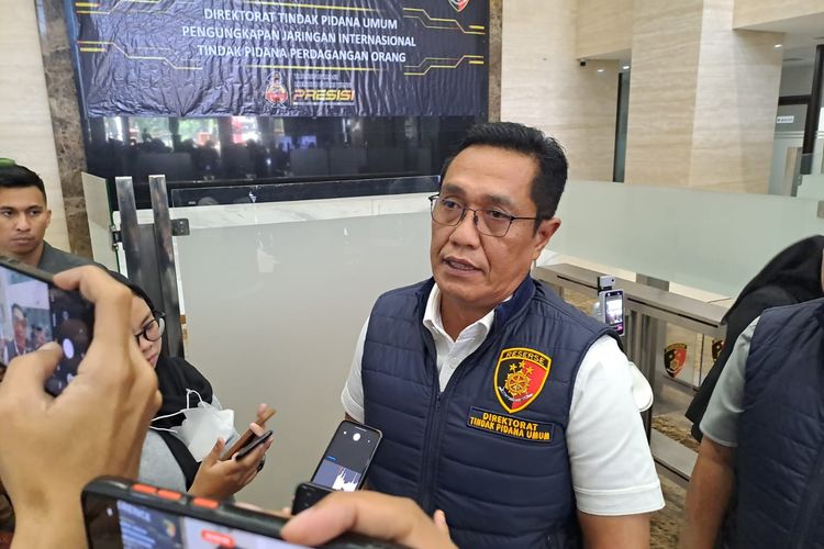 Dirtipidum Bareskrim Polri Brigjen Djuhandani Rahardjo Puro saat ditemui di Gedung Mabes Polri, Jakarta Selatan, Selasa (27/6/2023). 